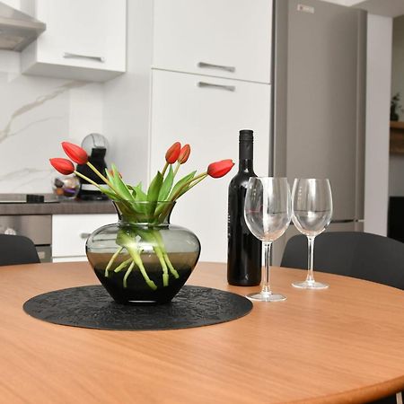 Apartman Gluic Sinj Ngoại thất bức ảnh