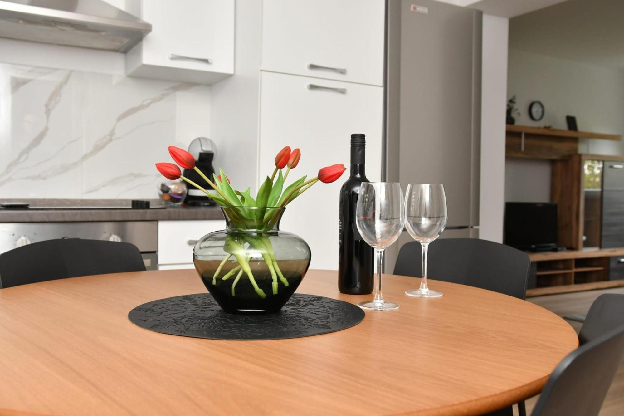 Apartman Gluic Sinj Ngoại thất bức ảnh
